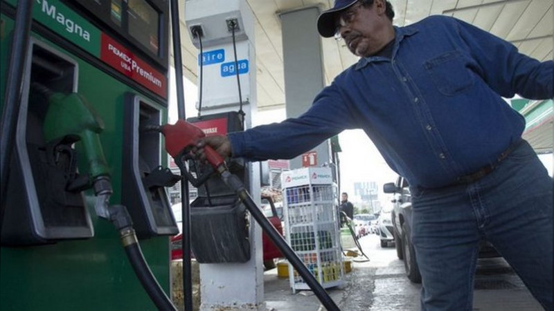 Claudia Sheinbaum niega desabasto de gasolina en el país; afirma es un tema de transporte