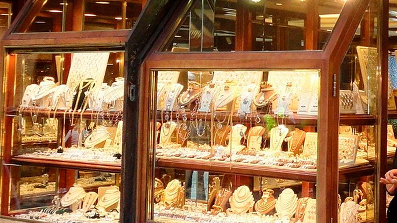 En menos de dos minutos ladrones se llevan botín de 2 mdd en diamantes y relojes de lujo, en Seattle