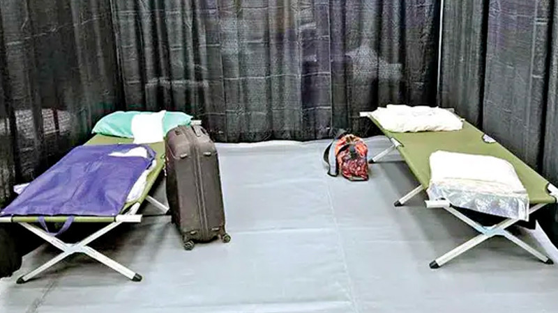 Periodistas que viajaron a Alaska para cumbre Trump-Putin se quejan de hospedaje