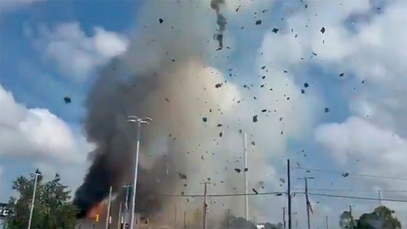 Conductor choca contra una veterinaria y provoca una explosión en Carolina del Norte