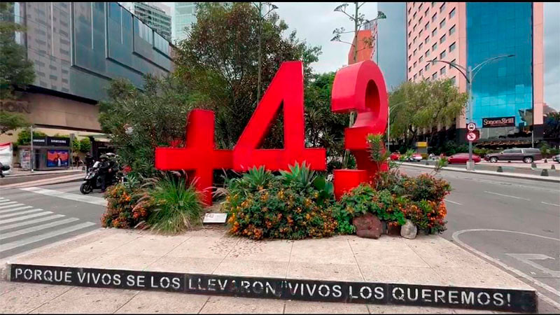 Madres y Padres de los 43 de Ayotzinapa realizan marcha a 1 mes de cumplirse 11 años de la tragedia; siguen sin respuestas contundentes sobre el paradero de sus hijos 