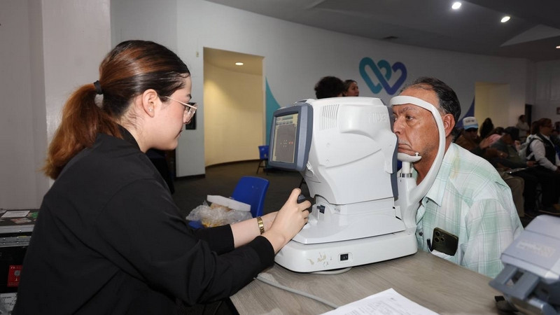 Participa SEDIF en la Jornada de Cirugías de Cataratas 2025