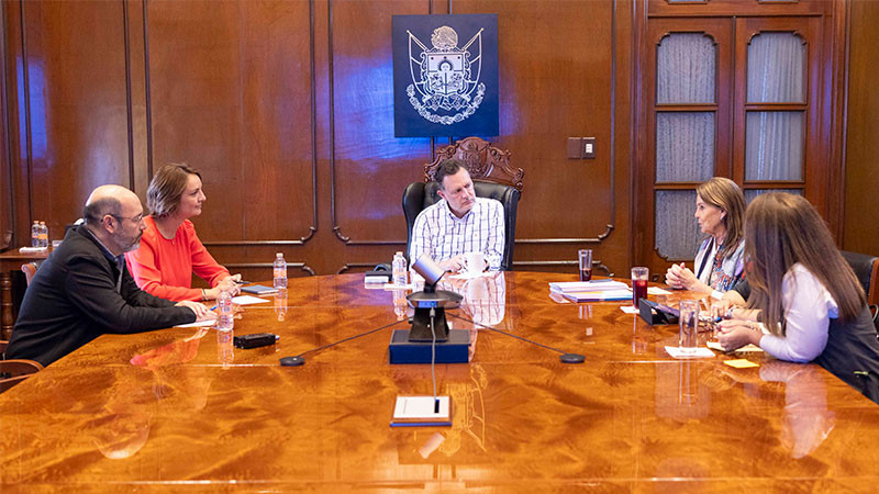 Se reúne Gobernador de Querétaro con María Elena Servitje, presidenta de Sietecolores