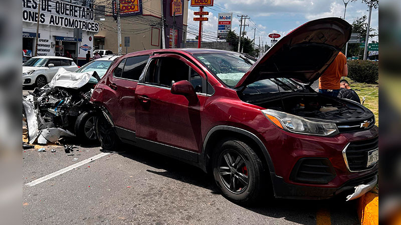 Aparatoso alcance en avenida Constituyentes en Querétaro 