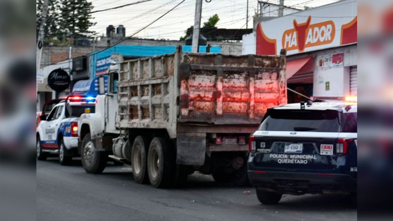 Peatón sufre heridas graves al ser atropellado sobre Pie de la Cuesta en Querétaro 