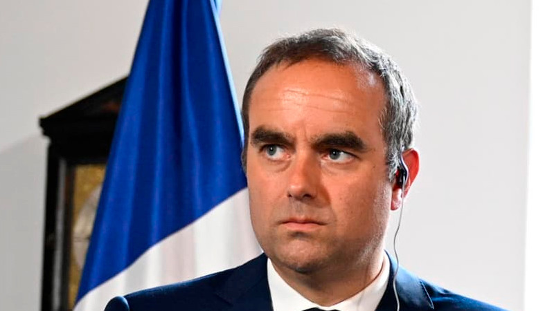 Macron nombra al nuevo primer ministro de Francia; es el cuarto en un año