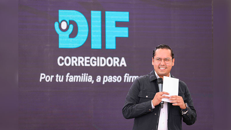 Rinde Josué Guerrero primer informe ante beneficiarios del DIF Corregidora