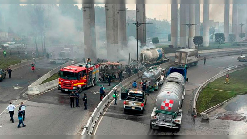 Una joven y un hombre entre las víctimas aún sin identificar por la explosión de la pipa de gas en CDMX