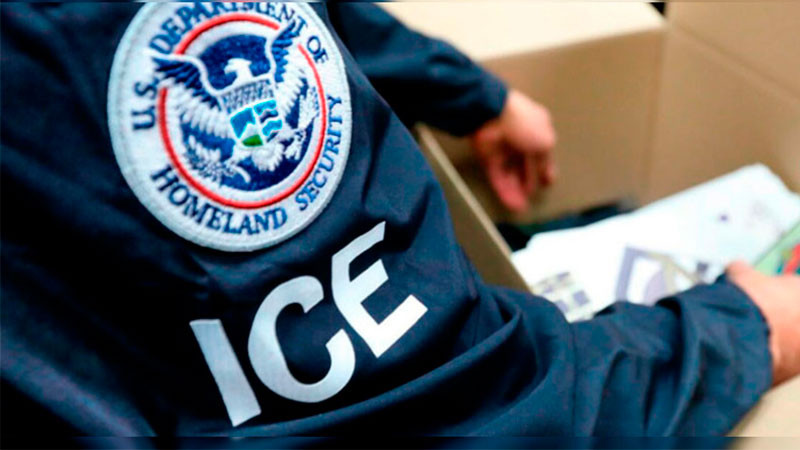 Manifestantes y agentes del ICE se enfrentan en Chicago; reportan tres detenidos