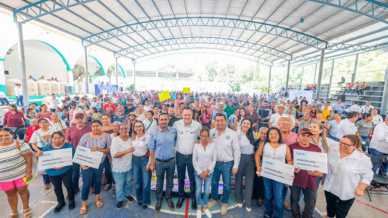 Entrega Gobernador apoyos sociales a comunidades indígenas de Jalpan de Serra   