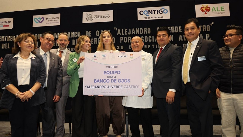 Atestigua Car Herrera la entrega de equipo para el Banco de Ojos Alejandro Alverde Castro