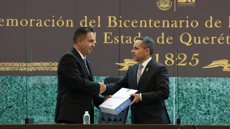 Entrega Eric Gudiño al Congreso de Querétaro el Cuarto Informe del Poder Ejecutivo del Estado