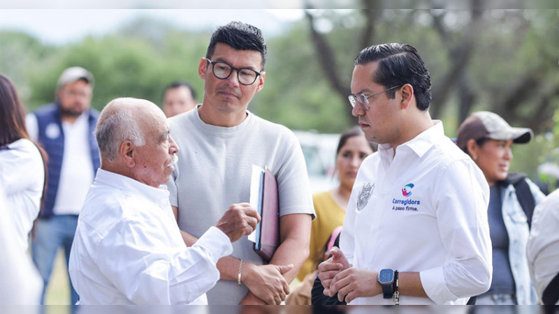 Chepe Guerrero escucha necesidades de habitantes en Arroyo Hondo
