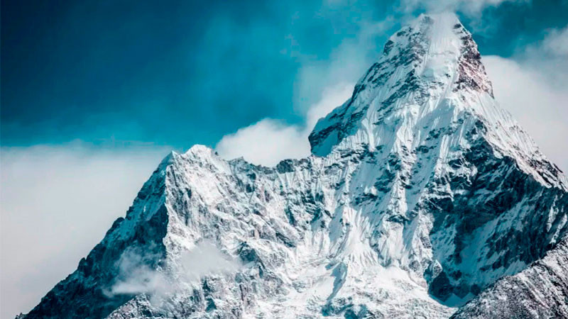 Quedan atrapadas casi mil personas por tormenta en el Everest a más de 4 mil metros de altura 