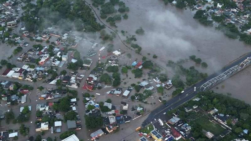 Emergencia total en Poza Rica, Veracruz: Río Cazones se desborda y alcanza niveles de hasta 8.5 metros en zona urbana