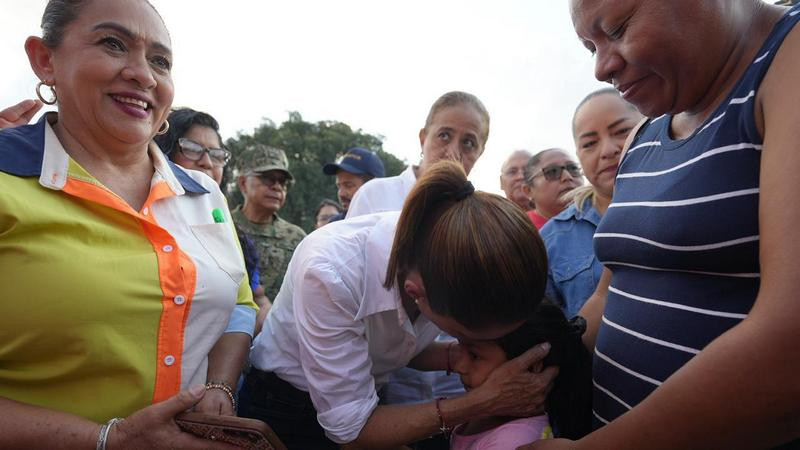 Se va a otorgar todo lo necesario para que estén mejor: Claudia Sheinbaum en su visita a El Higo, Veracruz