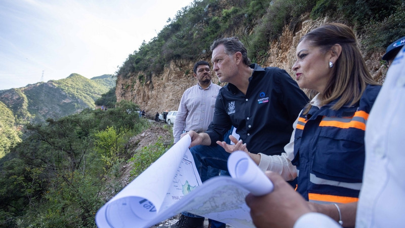 Supervisa Mauricio Kuri liberación de carretera afectada por deslave en San Joaquín, Querétaro