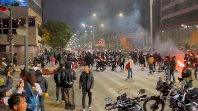Fiscalía de Perú detención de dos oficiales por homicidio de manifestante en Lima