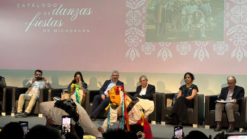 Bedolla y Molina presentan Catálogo de Danzas y Fiestas de Michoacán