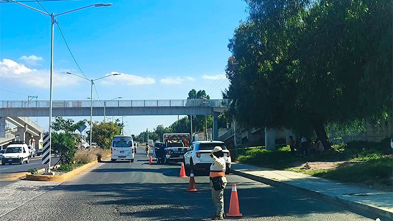 Encuentran a persona sin vida a un costado de la carretera Ajuchitlán-Colón 