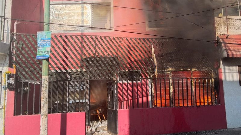 Muere perrito en incendio de casa en la CDMX; altar de muertos originó el siniestro