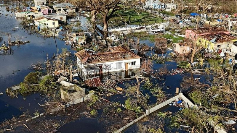 'Melissa' se degrada a ciclón extratropical tras causar severos daños en el Caribe; dejó 50 muertos a su paso