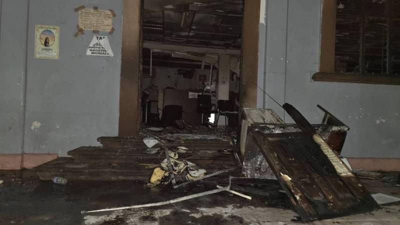 Palacio Municipal de Apatzingán, Michoacán, cerrado tras destrozos