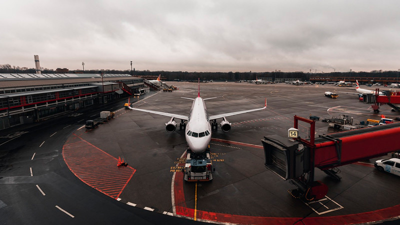 Cancelan más de 800 vuelos en EEUU por cierre de Gobierno