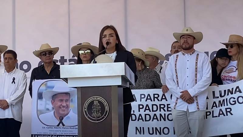 Grecia Quiroz jura seguir legado de Carlos Manzo en Uruapan; pide no la dejen sola