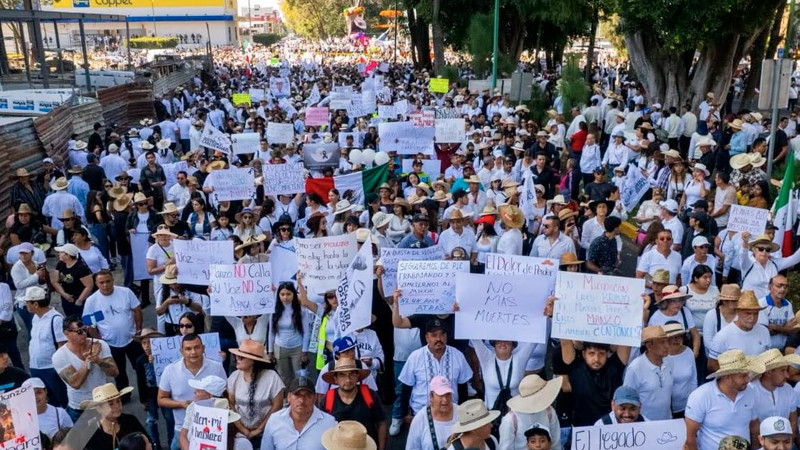 Más de 50 mil personas participan en Marcha por la Paz en honor a Carlos Manzo; reportan saldo blanco