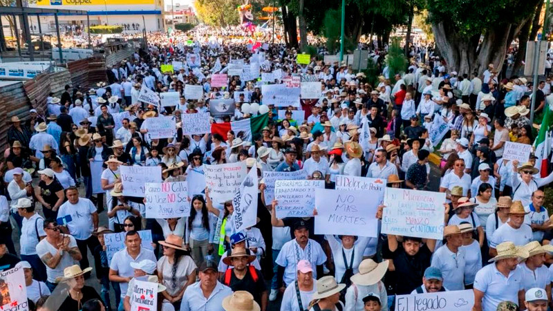 Marcha por la paz en honor a Carlos Manzo fue una lección de civismo