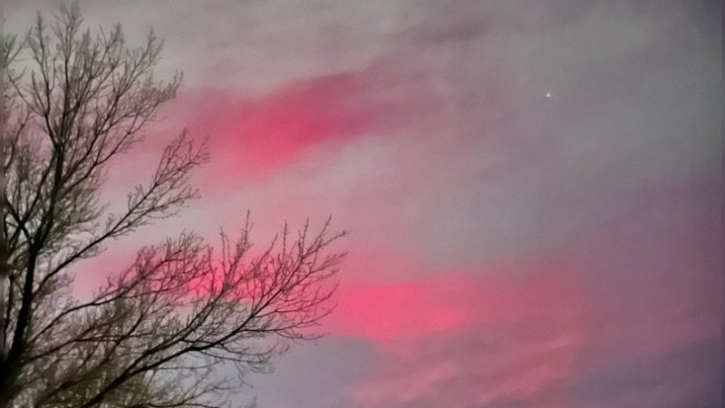 Auroras boreales iluminan el cielo de Nuevo León