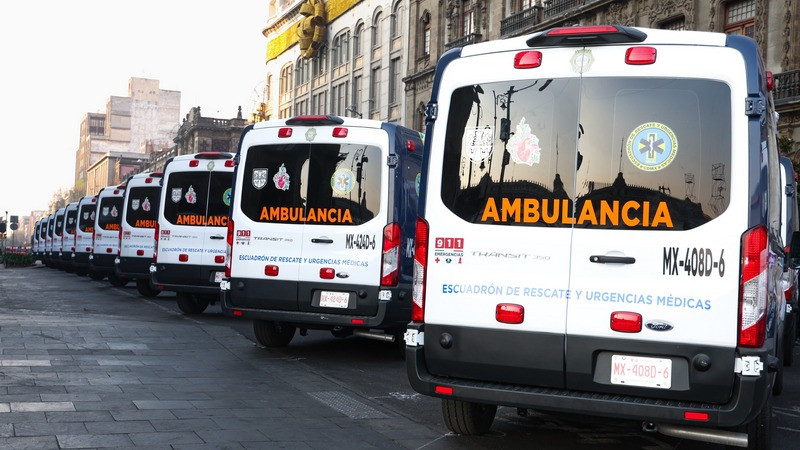 Entrega Clara Brugada 25 nuevas ambulancias al ERUM 