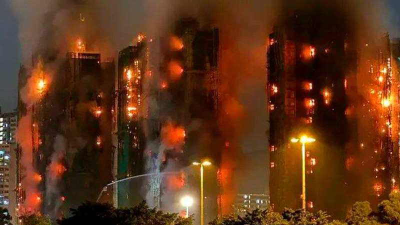 Rescatan a hombre que sobrevivió a incendio en las torres de Hong Kong