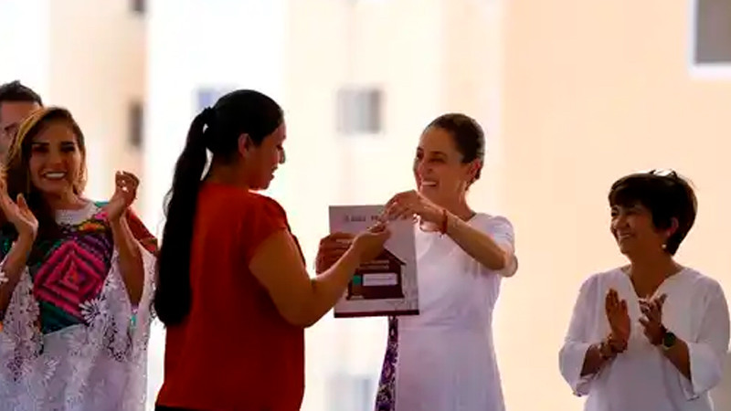 Sheinbaum entrega viviendas, liberaciones de hipotecas y escrituras en Quintana Roo