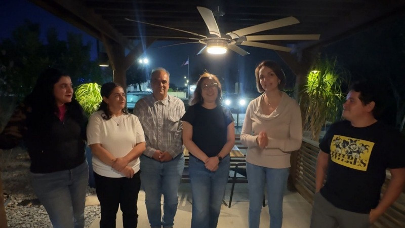 Llevan obra de teatro a la caravana migrante en Querétaro 