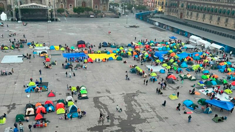 CNTE instala mega plantón en el Zócalo
