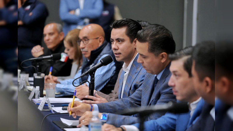  Firma Felifer Macías Convenio de Regularización de Negociaciones Comerciales