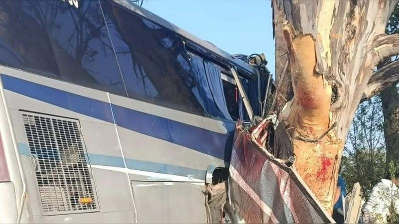 Nueve muertos y al menos tres heridos graves deja accidente de autobús de pasajeros en Querétaro